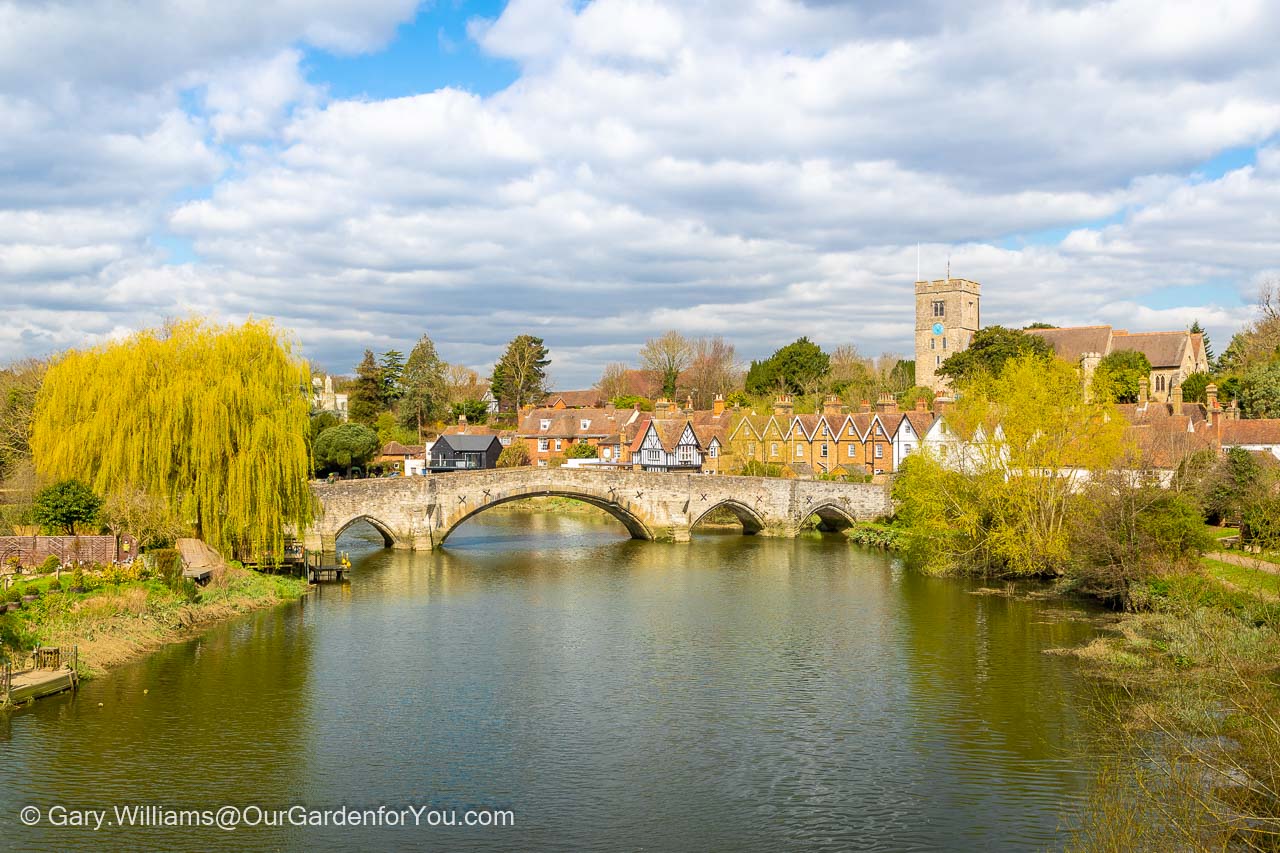 A picturesque view of the old stone bridge over the River Medway in Aylesford
